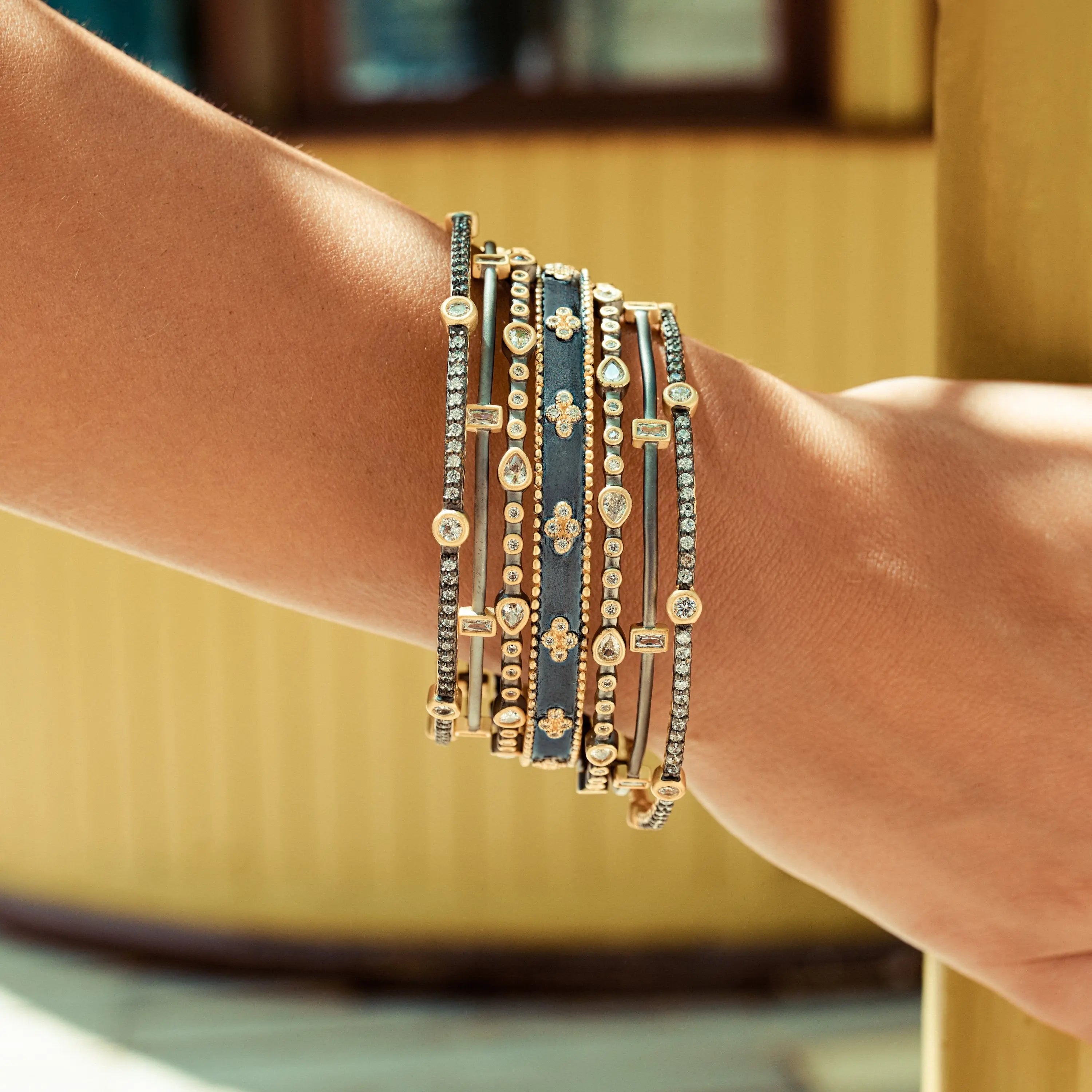 A Clover Stackable Bangle Signature BRACELET