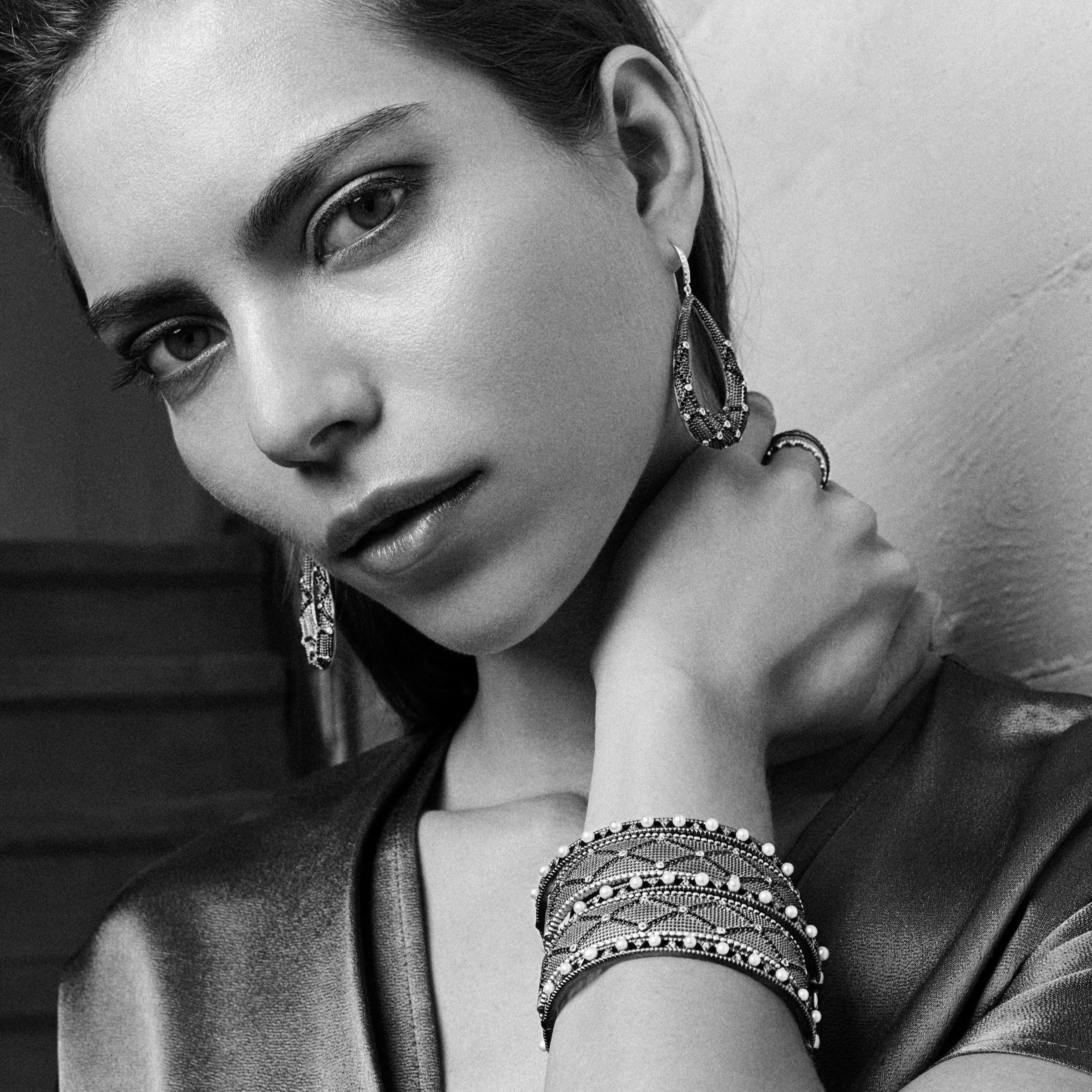 Signature Textured Hinged Bangle Signature BRACELET