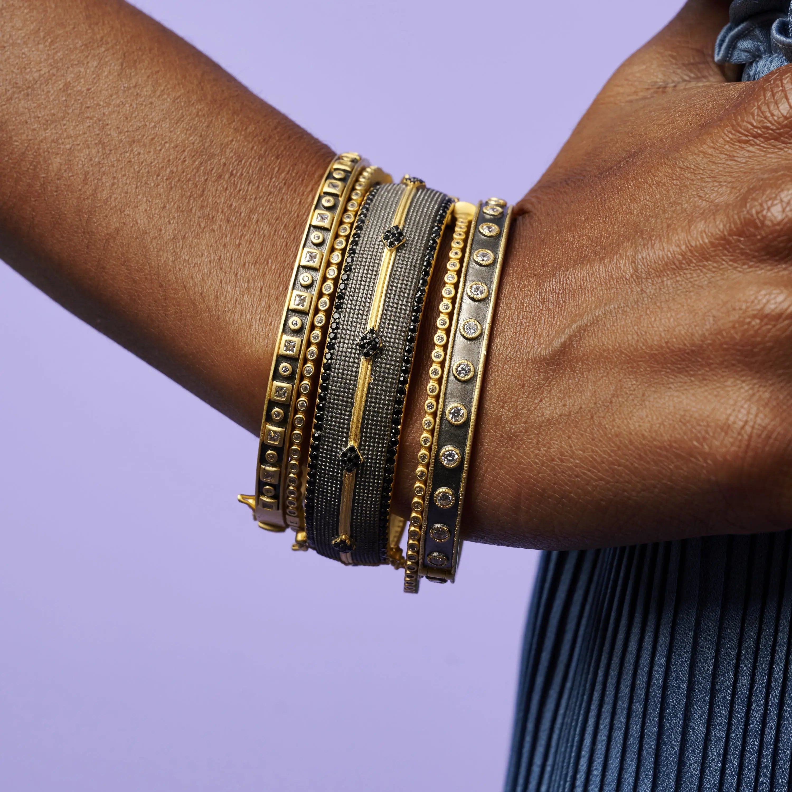 Black Pavé Hinge Bracelet Signature